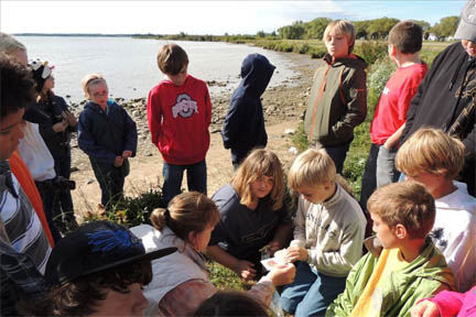 Thunder Bay Jr High students collecting samples. Thunder Bay Jr High students collecting samples.